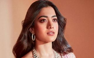 rashmika-mandanna-befitting-reply-to-troll-for-spreading-baseless-rumours-takes-over-internet-dont-miss